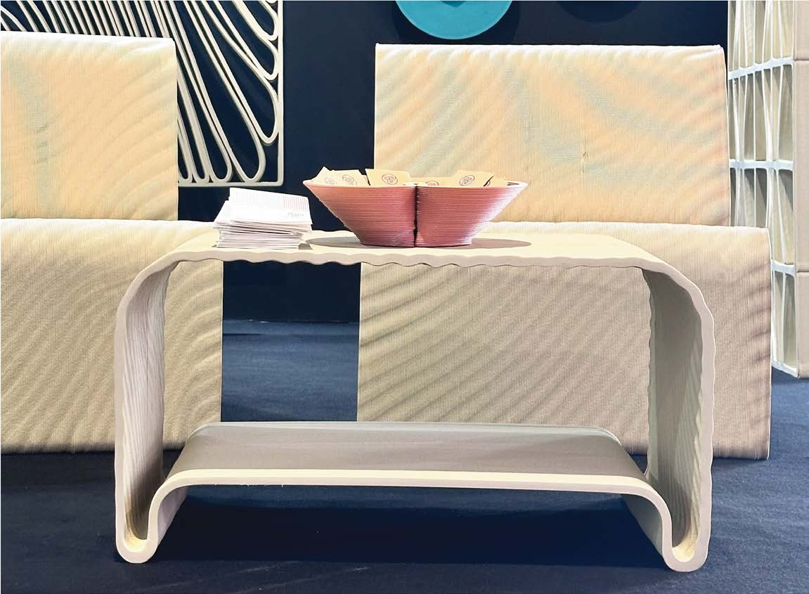 Mobilier design fabriqué à partir de plastique recyclé issu des océans. Une solution écoresponsable alliant esthétisme, durabilité et impact environnemental positif. Design furniture made from recycled ocean plastic. A sustainable solution combining aesthetics, durability, and positive environmental impact. Designmeubels gemaakt van gerecycleerd plastic uit de oceaan. Een milieuvriendelijke oplossing die stijl, duurzaamheid en ecologische impact verenigt.