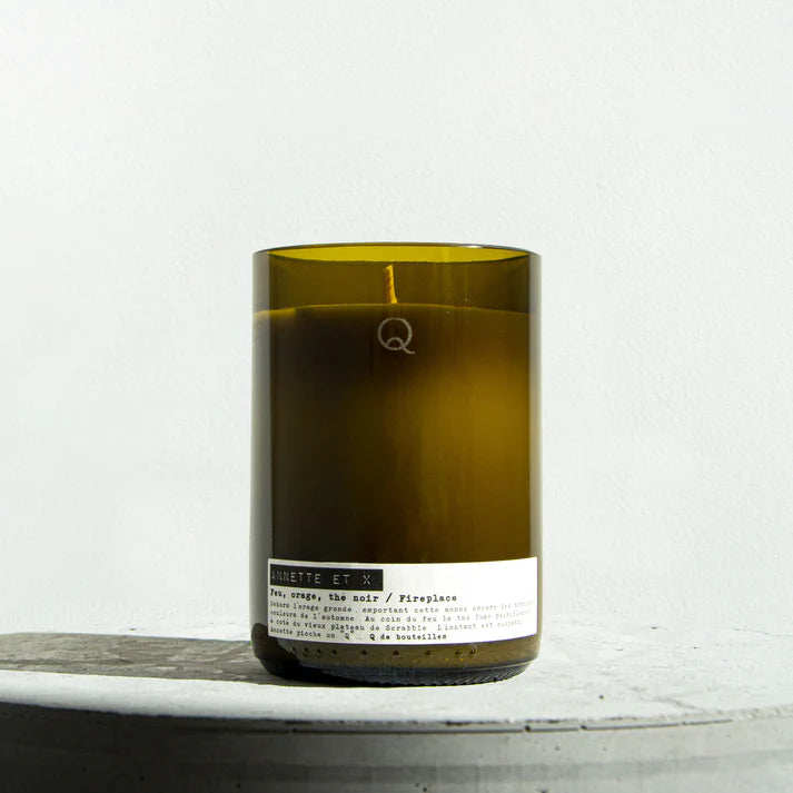 Collection de bougies artisanales écoresponsables, fabriquées à partir de cire naturelle ou recyclée, présentées dans des contenants en verre recyclé ou céramique. Ces bougies durables, esthétiques et personnalisables sont idéales pour des cadeaux d’affaires, l’hôtellerie ou la décoration intérieure engagée. Fabriquées en Europe selon les principes du design circulaire.