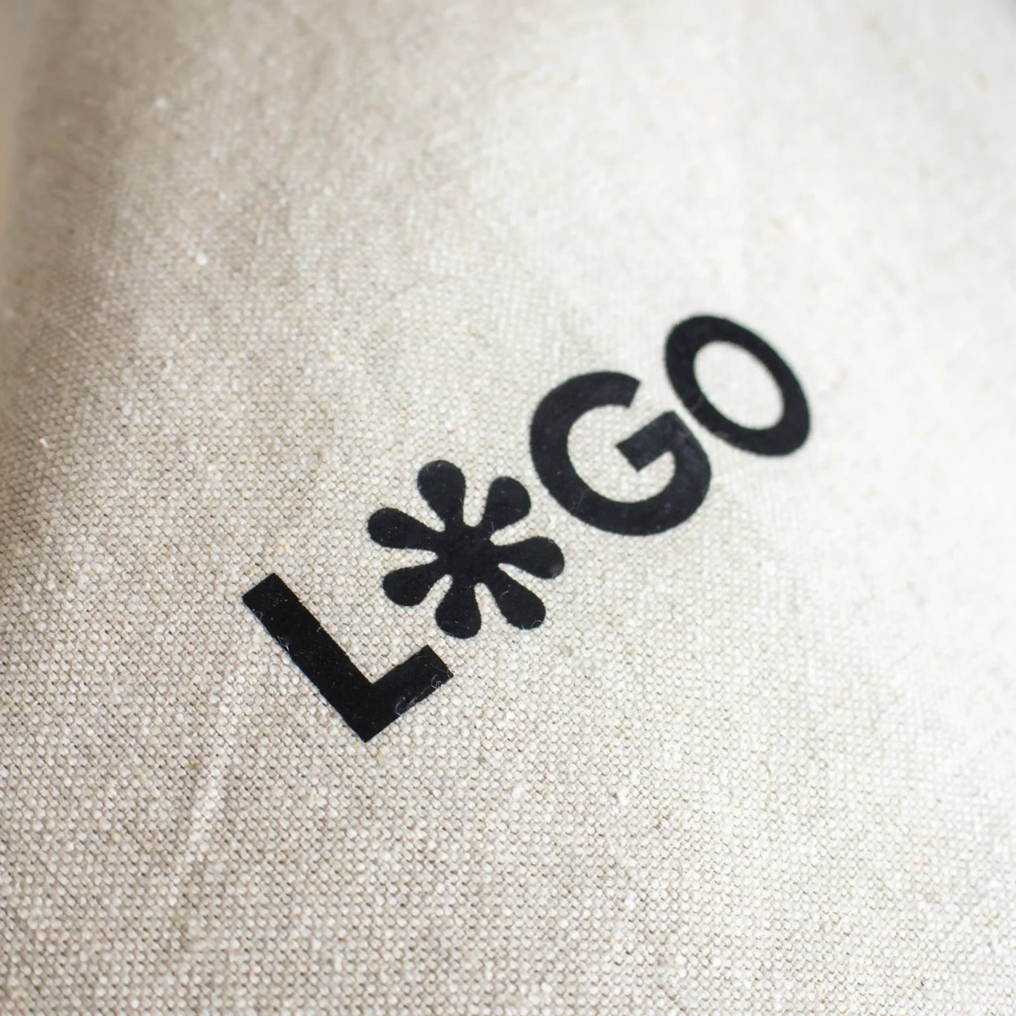 Papeterie et goodies éco-personnalisables : badges, crayons, sacs avec votre logo. Créez des supports d'entreprise durables et responsables pour une communication impactante. Eco-customizable stationery and goodies: badges, pencils, bags with your logo. Create durable, responsible corporate materials for impactful communication. Eco-personaliseerbaar briefpapier en gadgets: badges, potloden, tassen met uw logo. Creëer duurzame, verantwoorde bedrijfsmaterialen voor impactvolle communicatie.
