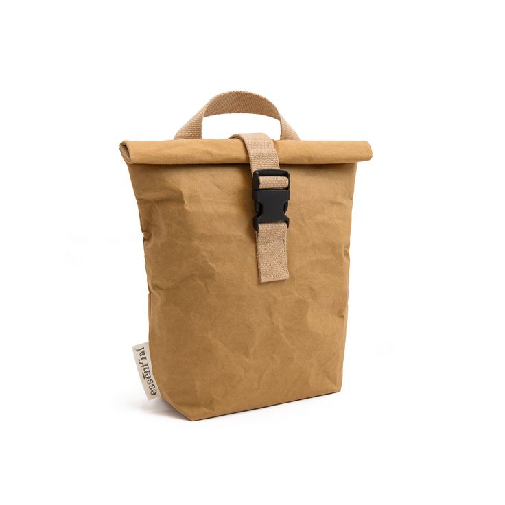 Sacs à dos et sacs de voyage en papier recyclé : légers et résistants. Accessoires mode éco-conçus, parfaits pour un style unique et un engagement durable. Recycled paper backpacks and travel bags: lightweight and durable. Eco-designed fashion accessories, perfect for a unique style and sustainable commitment. Rugzakken en reistassen van gerecycled papier: lichtgewicht en robuust. Eco-ontworpen modeaccessoires, perfect voor een unieke stijl en duurzame betrokkenheid.