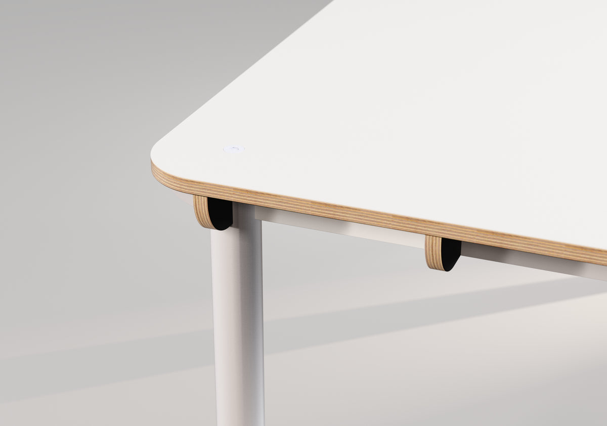 Table AGORA pour bureaux et collectivités - design WAND & édition IMPACT FURNITURE - upcycling de panneaux multiplex des stocks de OXFAM