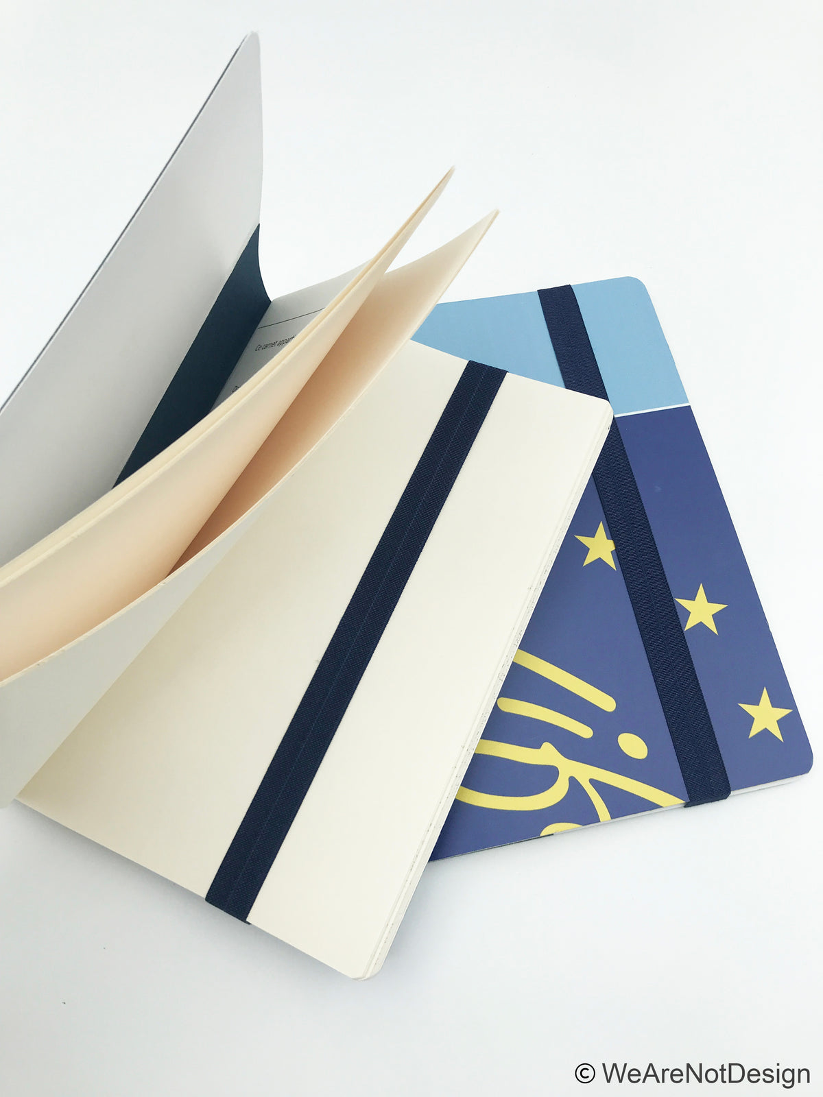 Carnet de note A5 avec pages ivoire vierges et fermeture élastique - upcycling évènementiel EU (matière de base: bâches de roll-up)