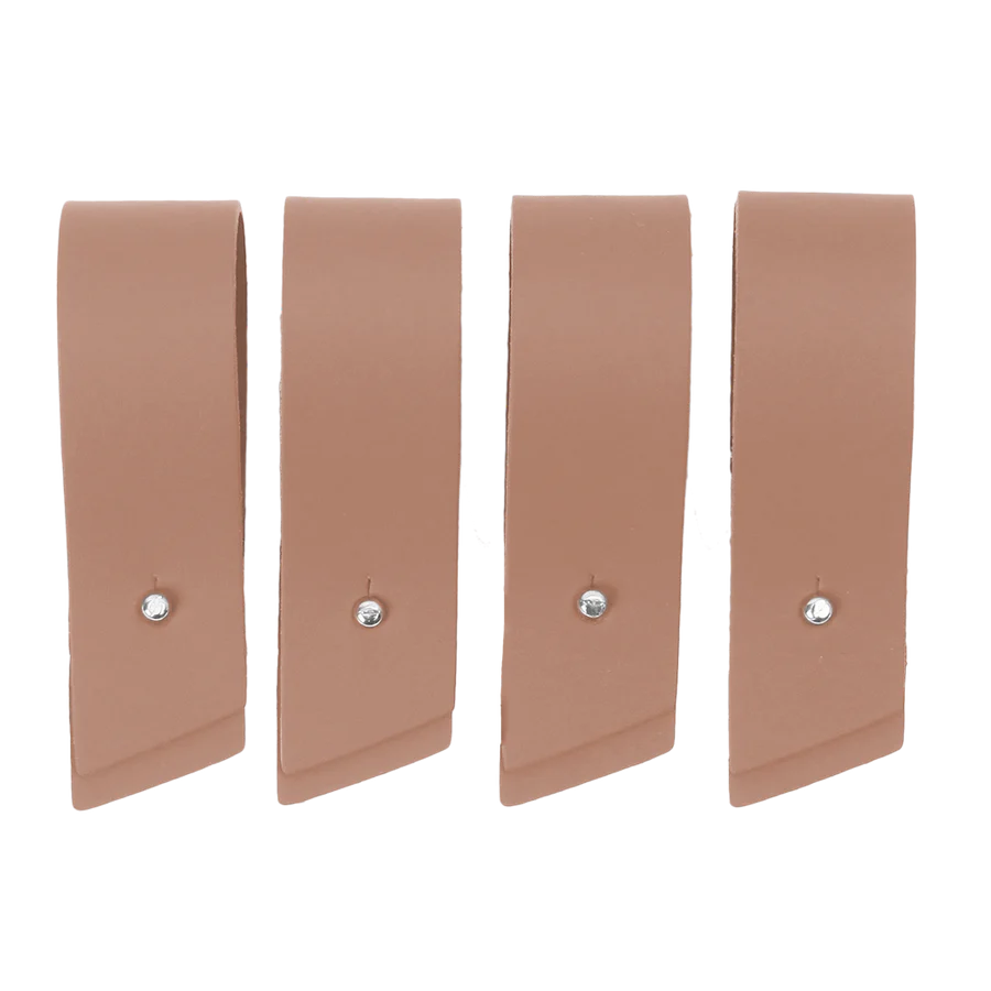 Porte-serviette design en cuir recyclé, accessoire élégant et écoresponsable pour la décoration de table. Idéal pour les restaurants, événements ou cadeaux d’entreprise durables. Disponible en plusieurs couleurs et compatible avec une démarche de design circulaire.