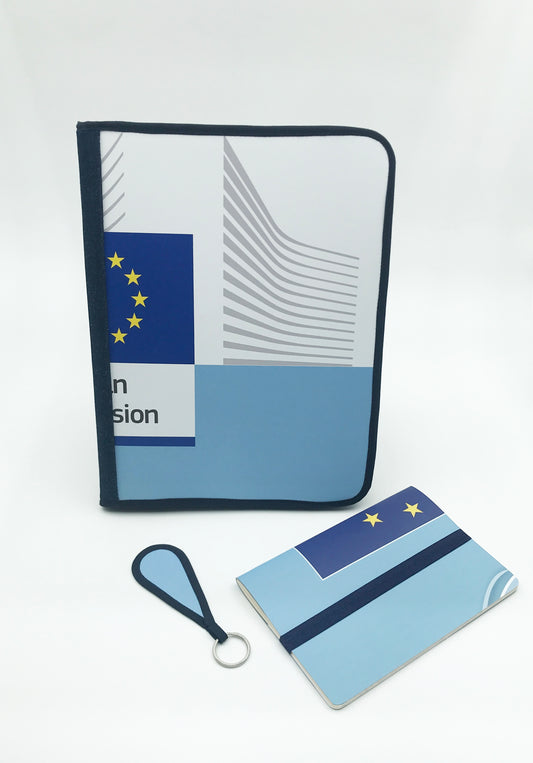 Set d'accessoires en mode upcycling évènementiel EU (matière de base: bâches de roll-up)