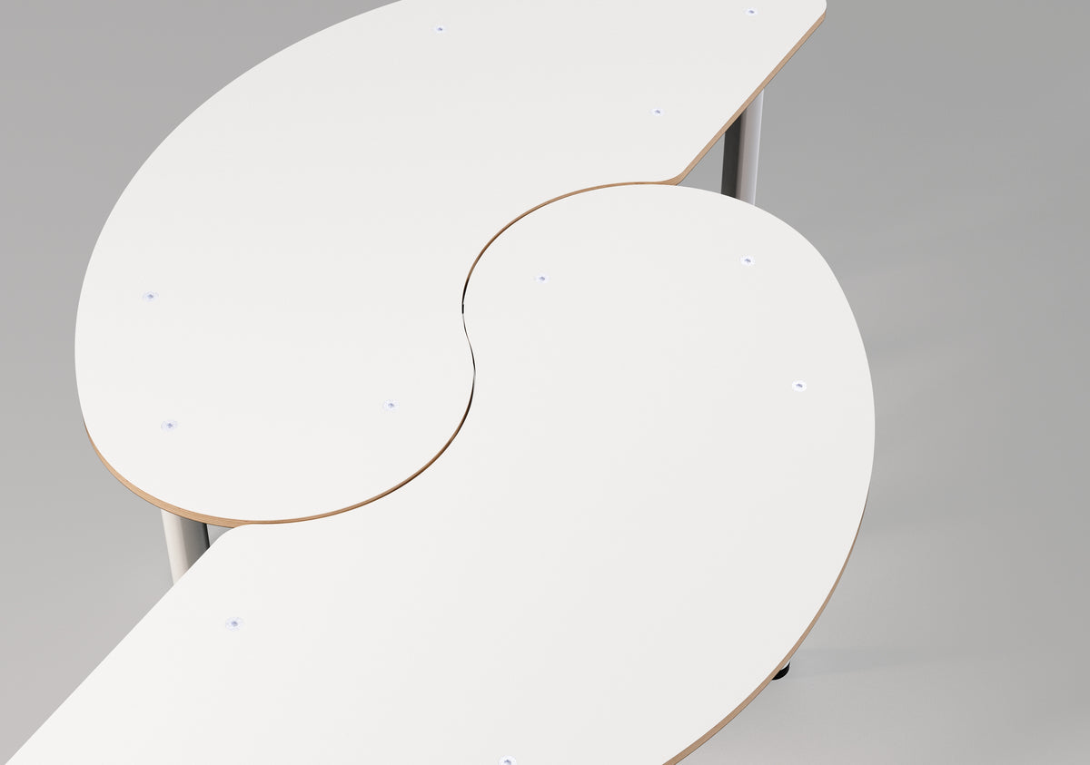 Table YINYANG pour écoles et collectivités - design WAND & édition IMPACT FURNITURE - upcycling de panneaux multiplex des stocks de OXFAM
