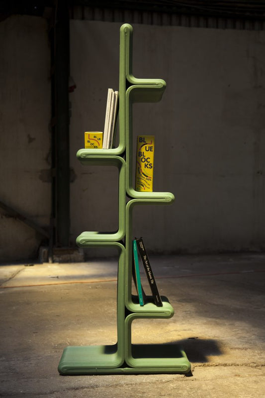 Mobilier design fabriqué à partir de plastique recyclé issu des océans. Une solution écoresponsable alliant esthétisme, durabilité et impact environnemental positif. Design furniture made from recycled ocean plastic. A sustainable solution combining aesthetics, durability, and positive environmental impact. Designmeubels gemaakt van gerecycleerd plastic uit de oceaan. Een milieuvriendelijke oplossing die stijl, duurzaamheid en ecologische impact verenigt.