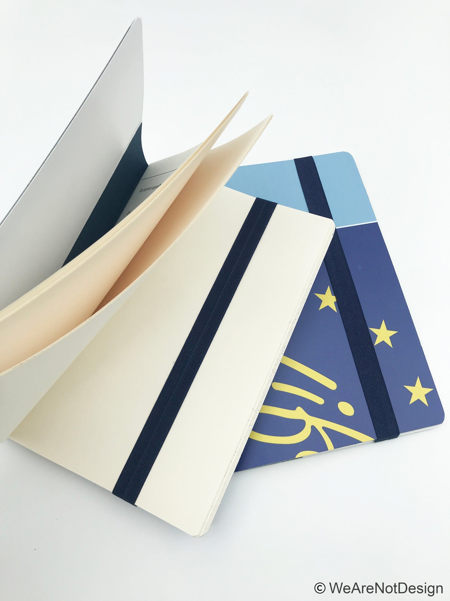 Carnet de note A5 avec pages ivoire vierges et fermeture élastique - upcycling évènementiel EU (matière de base: bâches de roll-up)
