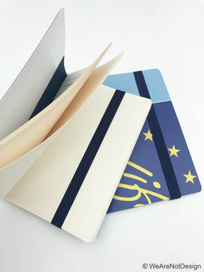 Carnet de note A5 avec pages ivoire vierges et fermeture élastique - upcycling évènementiel EU (matière de base: bâches de roll-up)